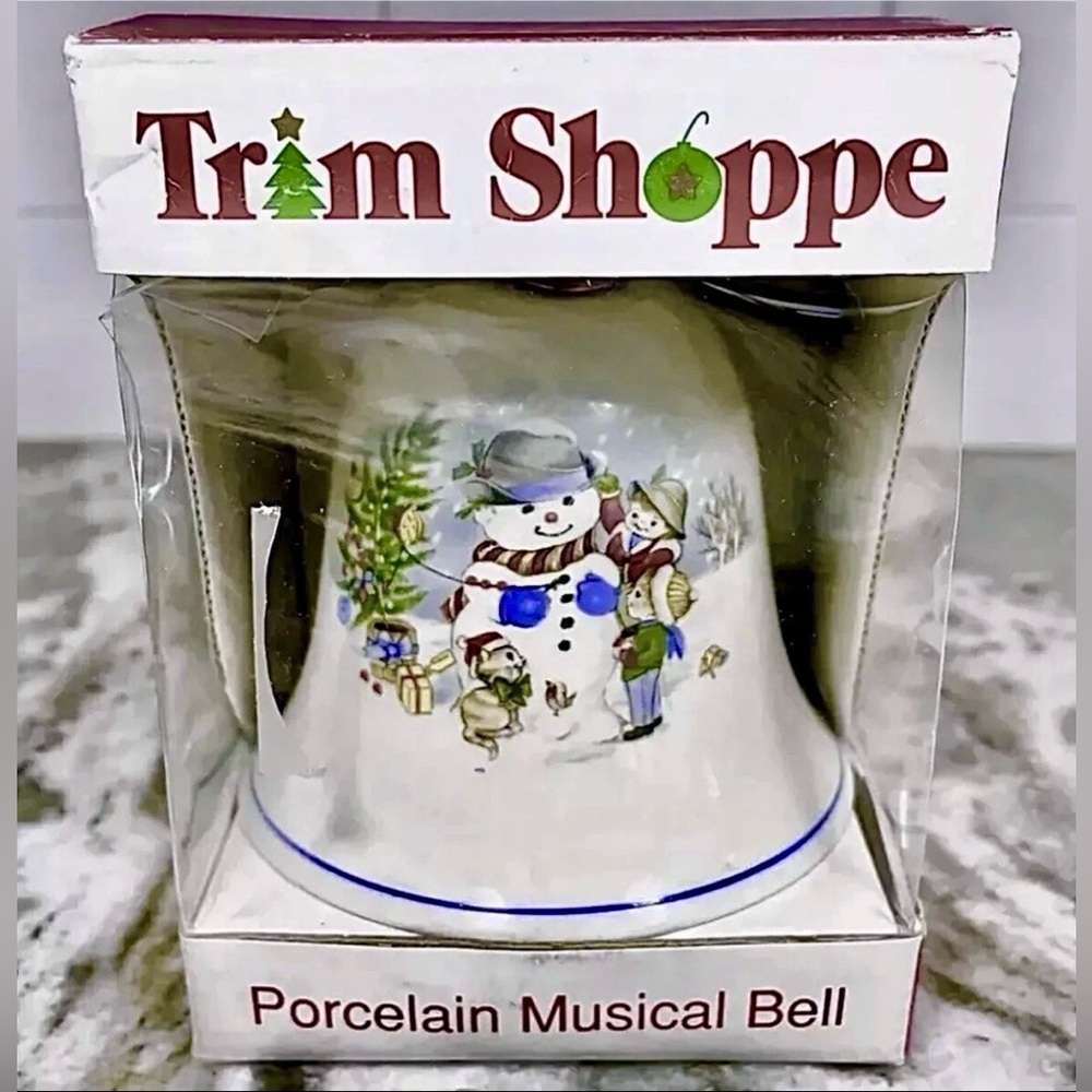 Trim Shoppe Germany VTG 1994 “White Christmas” Christmas Musical Bell Porcelain